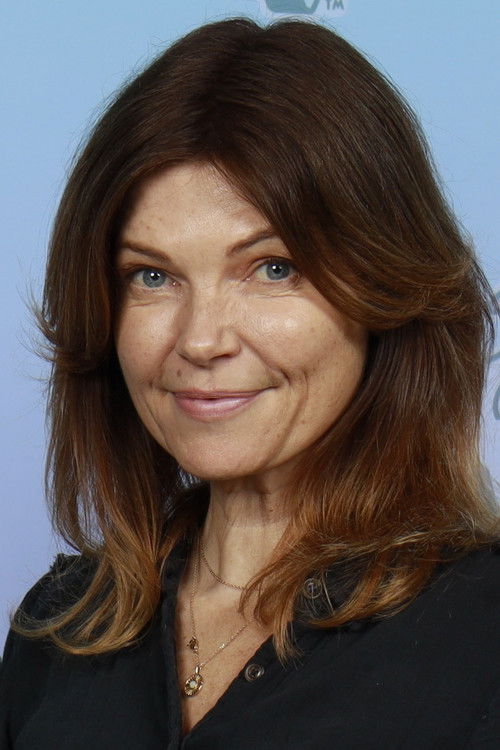 Photo of Nicole De Boer