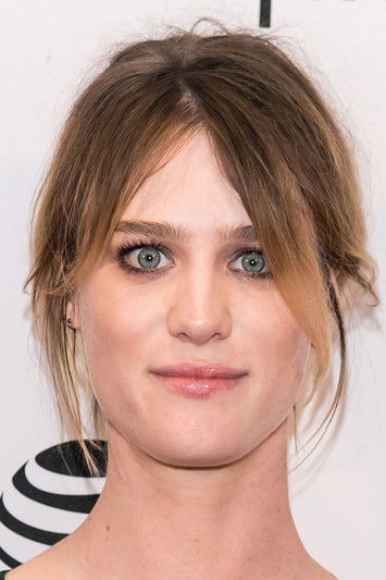 Photo of Mackenzie Davis