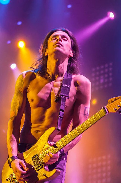 Photo of Nuno Bettencourt