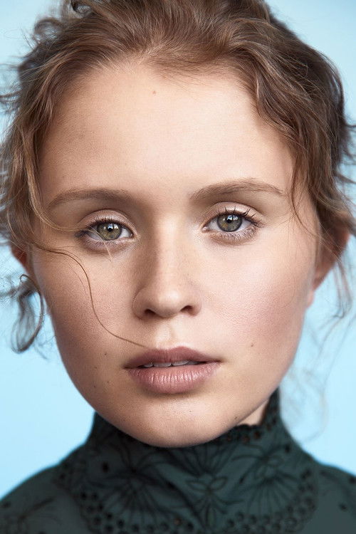 Photo of Eliza Scanlen