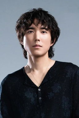 Photo of Justin H. Min