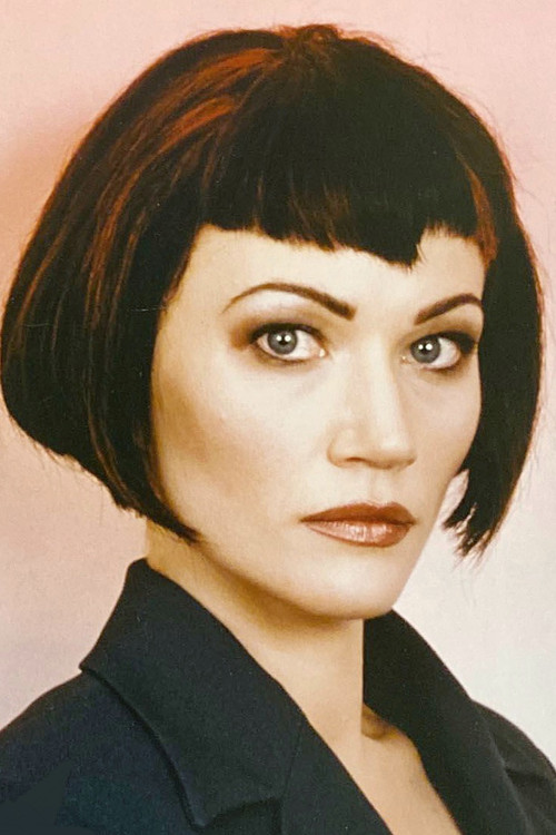 Photo of Sarah Wynter