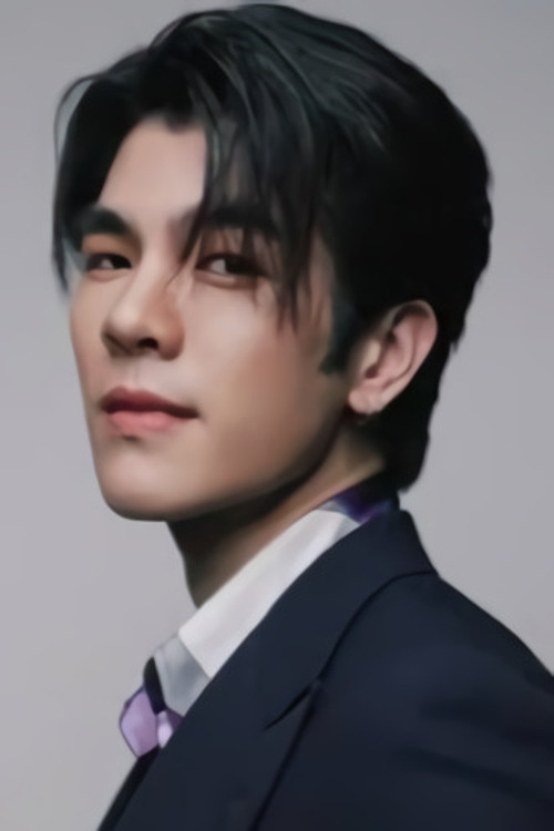 Photo of Phakphum Romsaithong