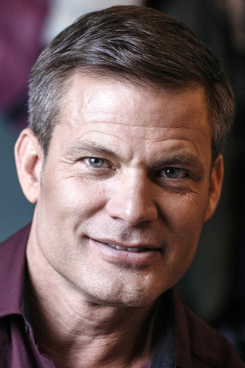Photo of Casper Van Dien