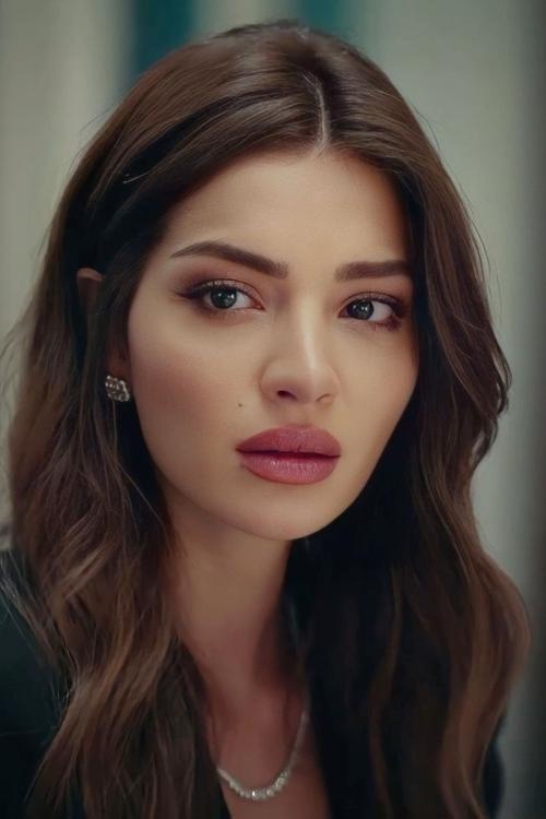 Photo of Melisa Aslı Pamuk