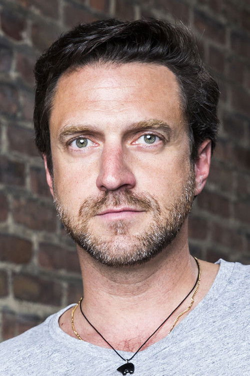 Photo of Raúl Esparza
