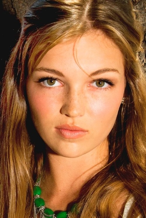 Photo of Lili Simmons