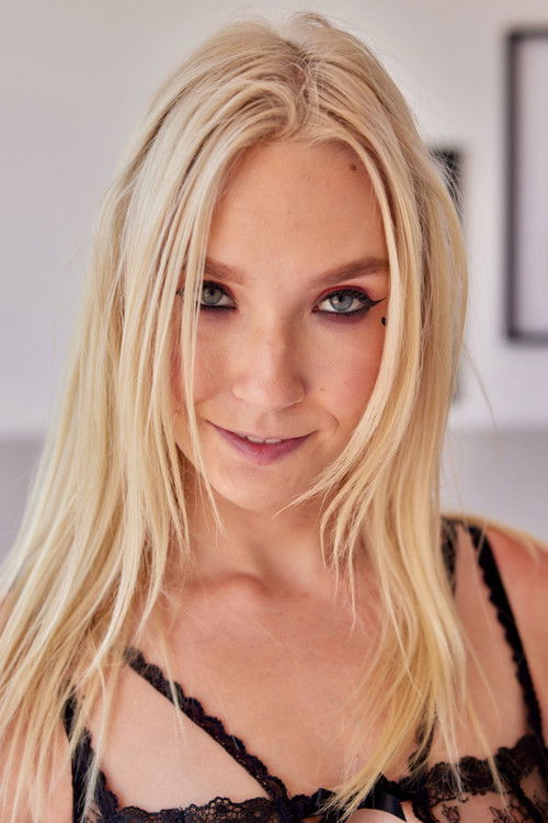 Photo of Claire Roos