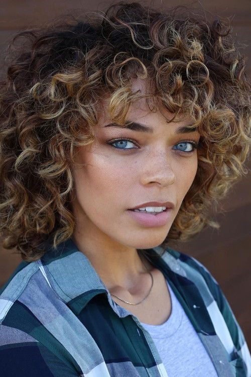 Photo of Kari Calhoun