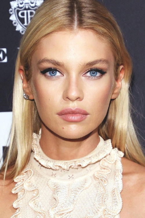 Photo of Stella Maxwell
