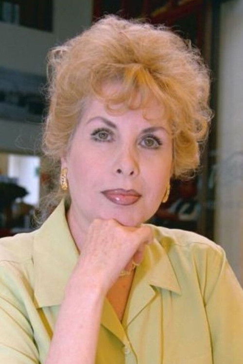 Photo of Claudia Islas