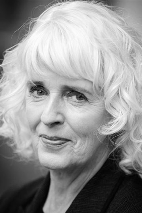 Photo of Julia Dearden