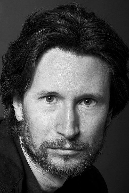 Photo of Jonathan Aris
