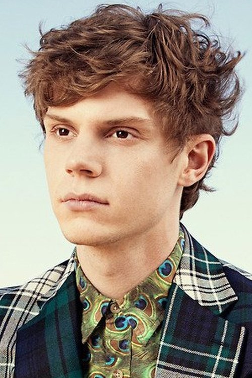 Photo of Evan Peters
