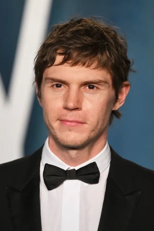 Photo of Evan Peters