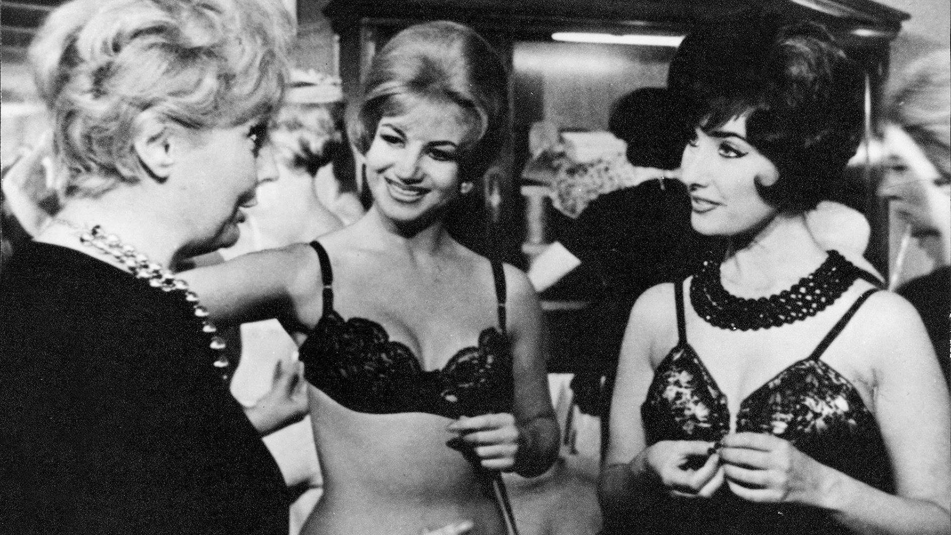 Backdrop for Bajo un mismo rostro