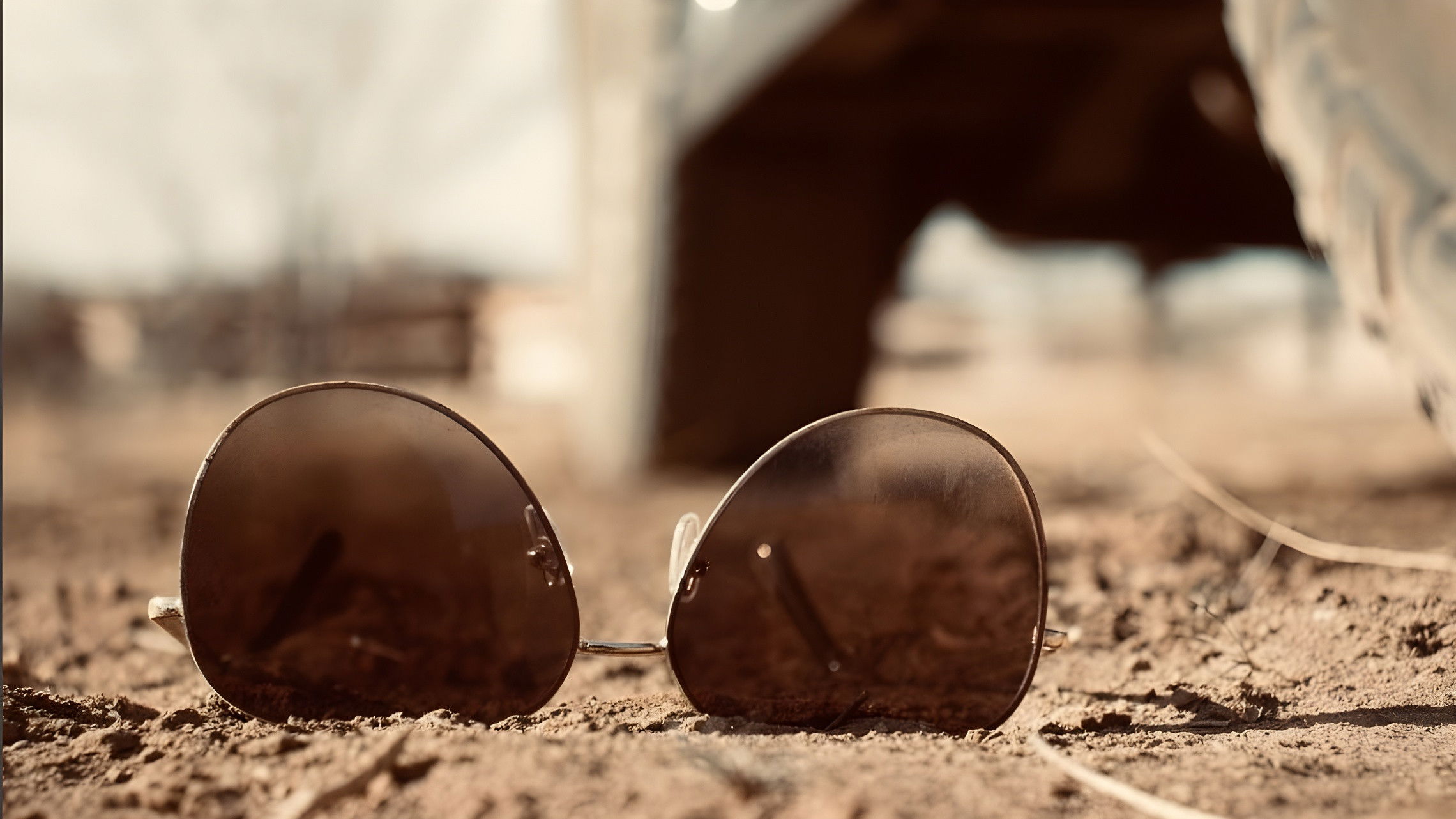 Backdrop for SWELTERING HEAT...AL SUR DEL NORTE