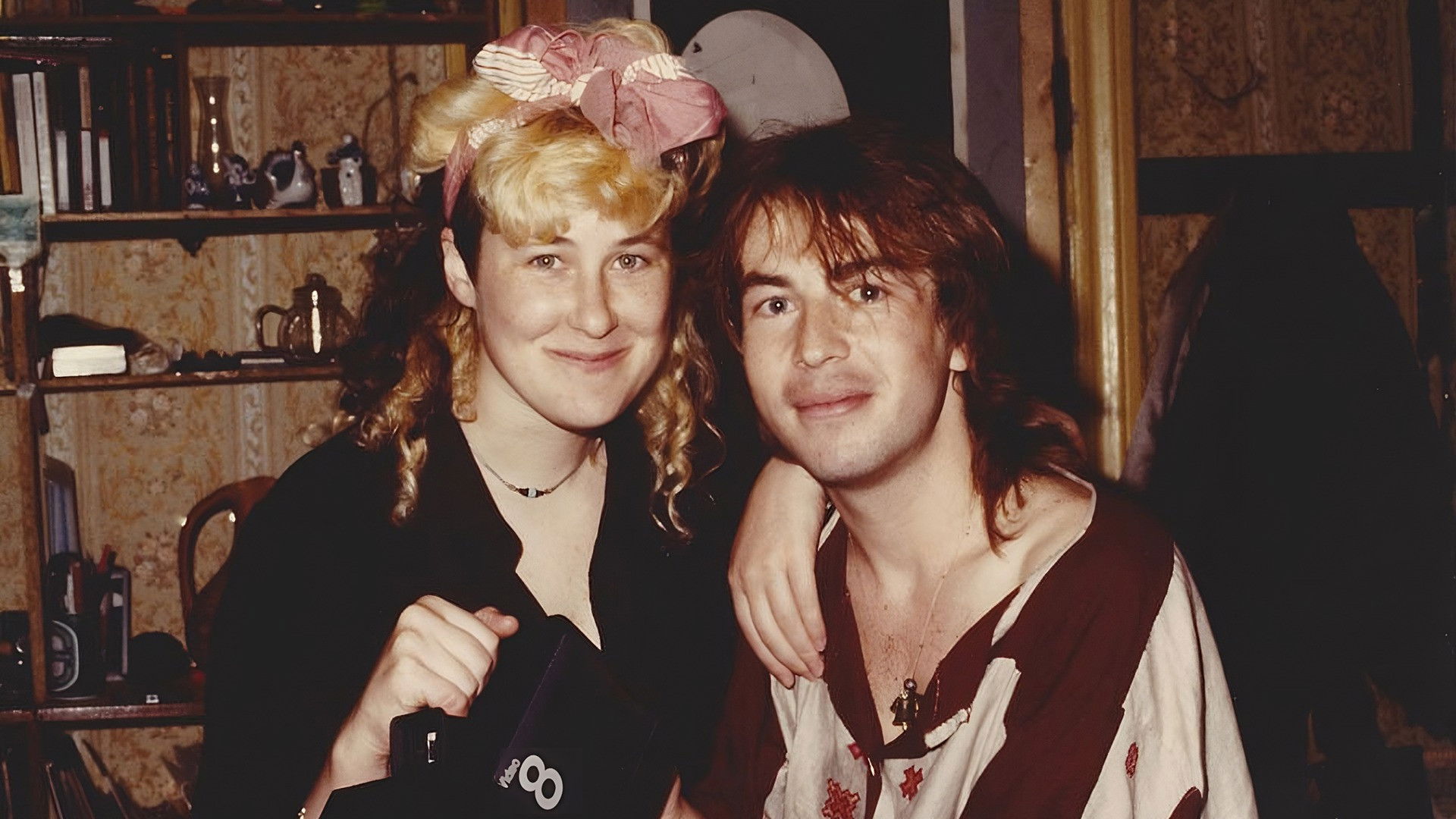 Backdrop for Aleksandr Bashlachev - In BG's communal apartment