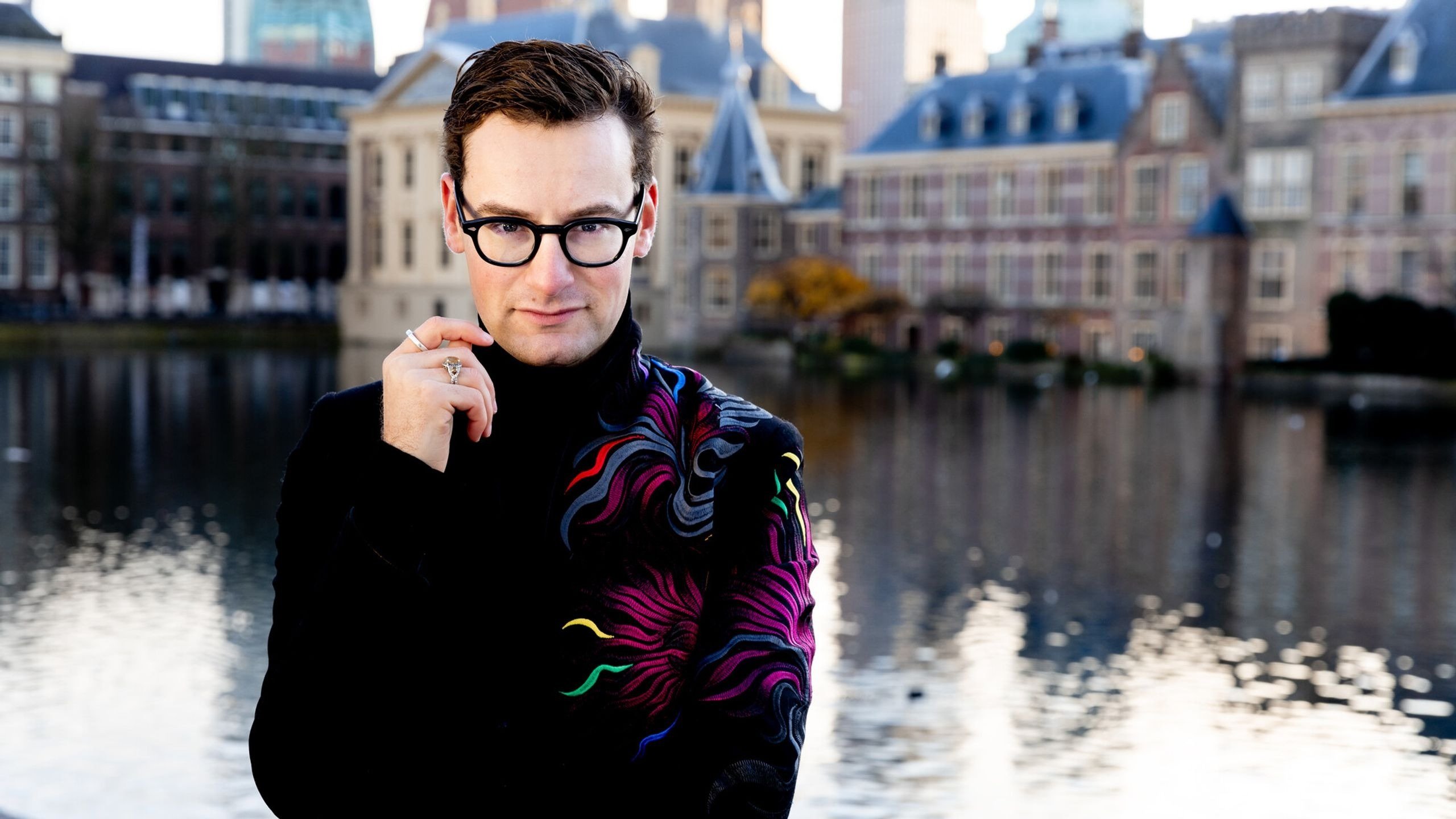 Backdrop for Ondertussen aan de Hofvijver