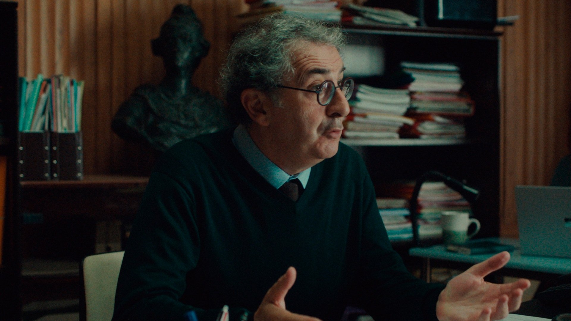 Backdrop for Comme une louve