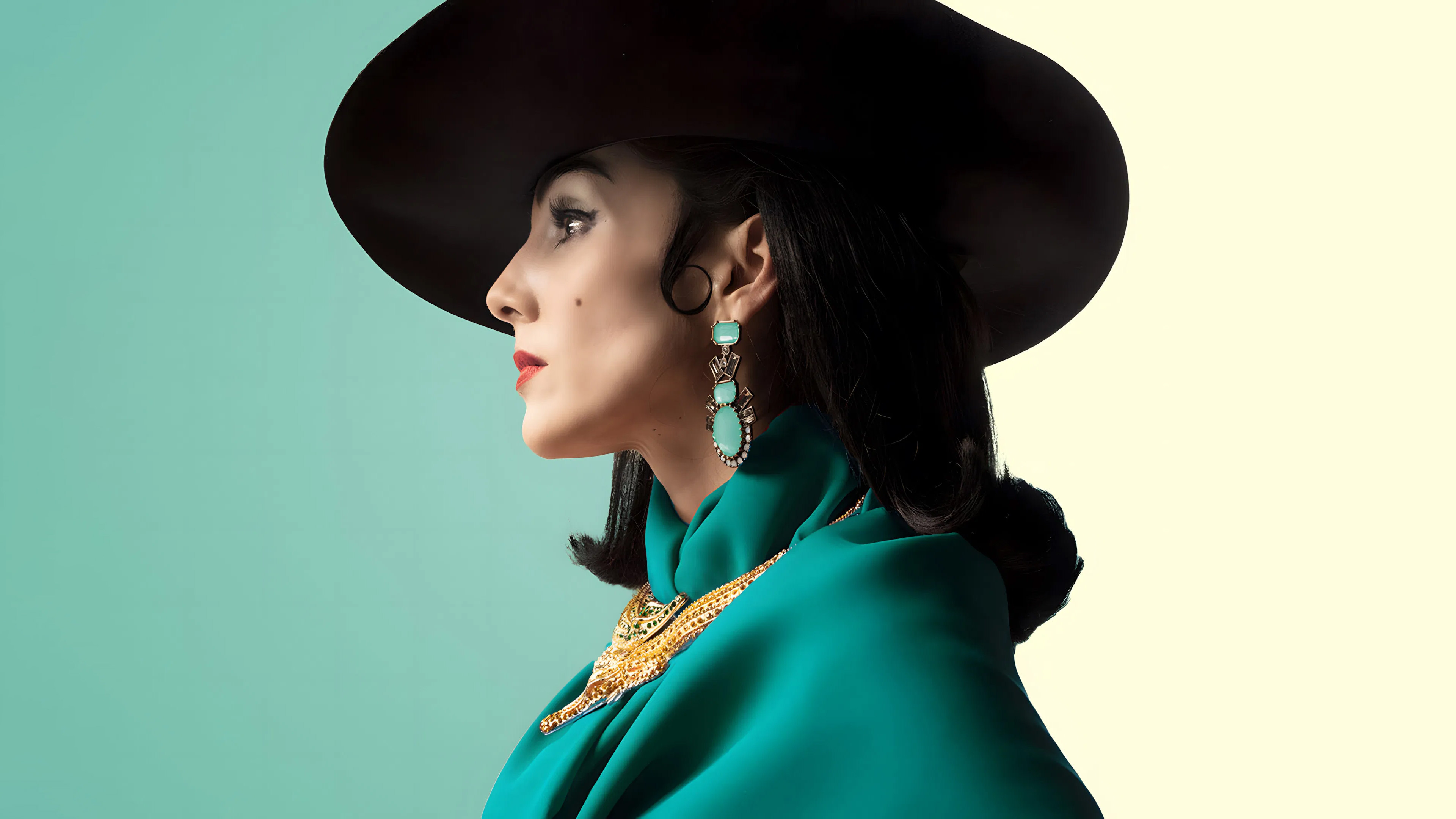 Backdrop for María Félix La Doña