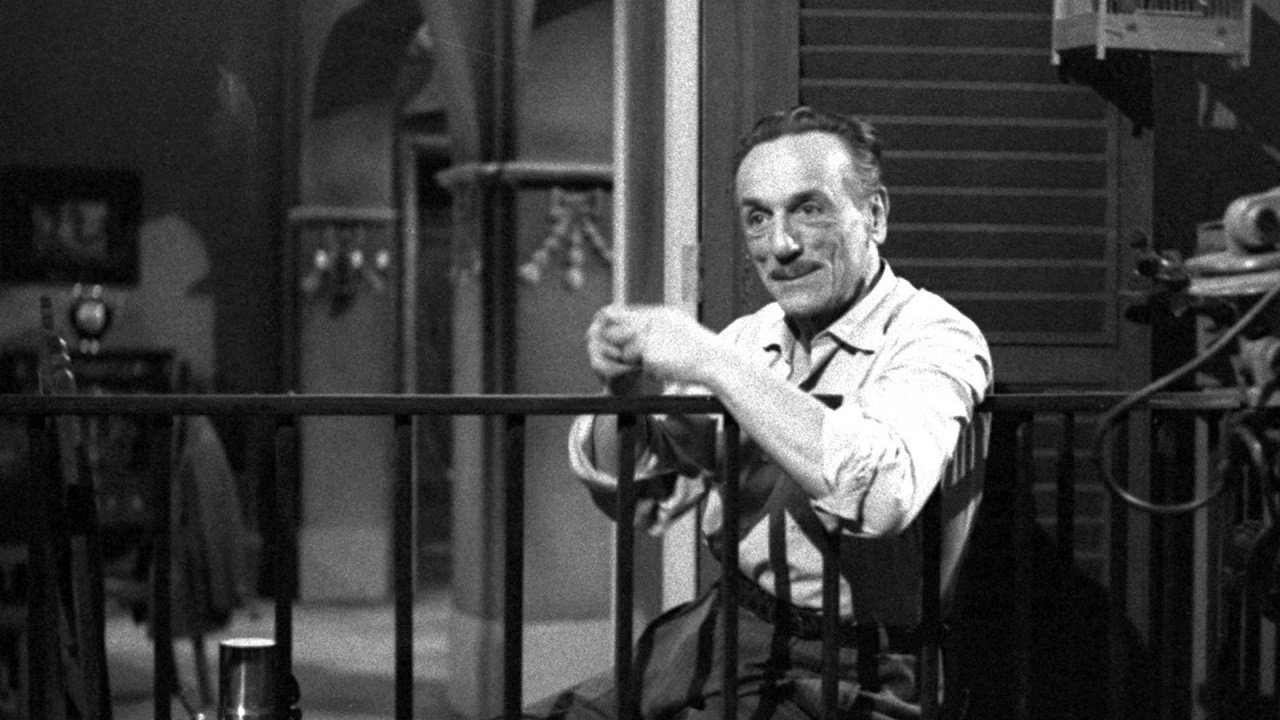 Backdrop for Questi fantasmi