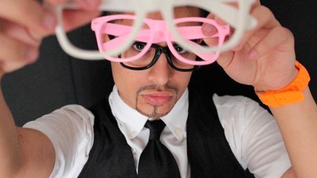 Backdrop for Vincent Finch: Diario de un ego