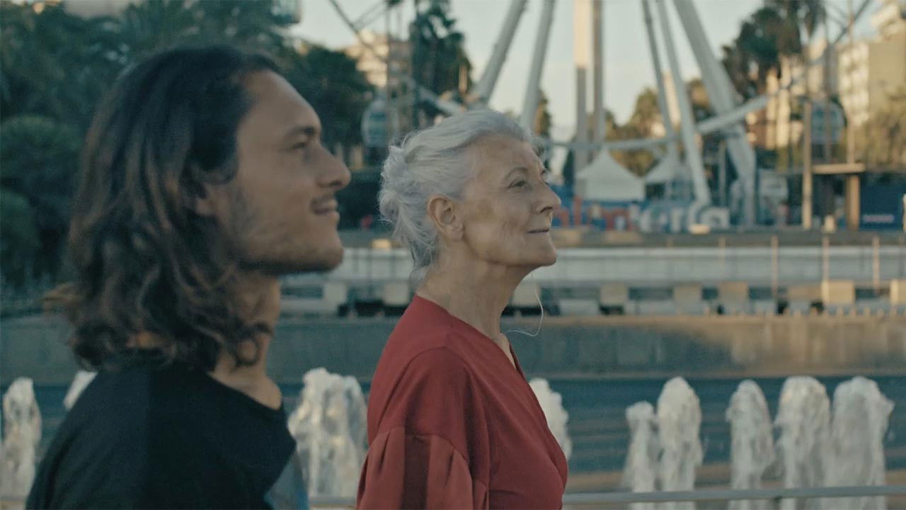 Backdrop for Senza età