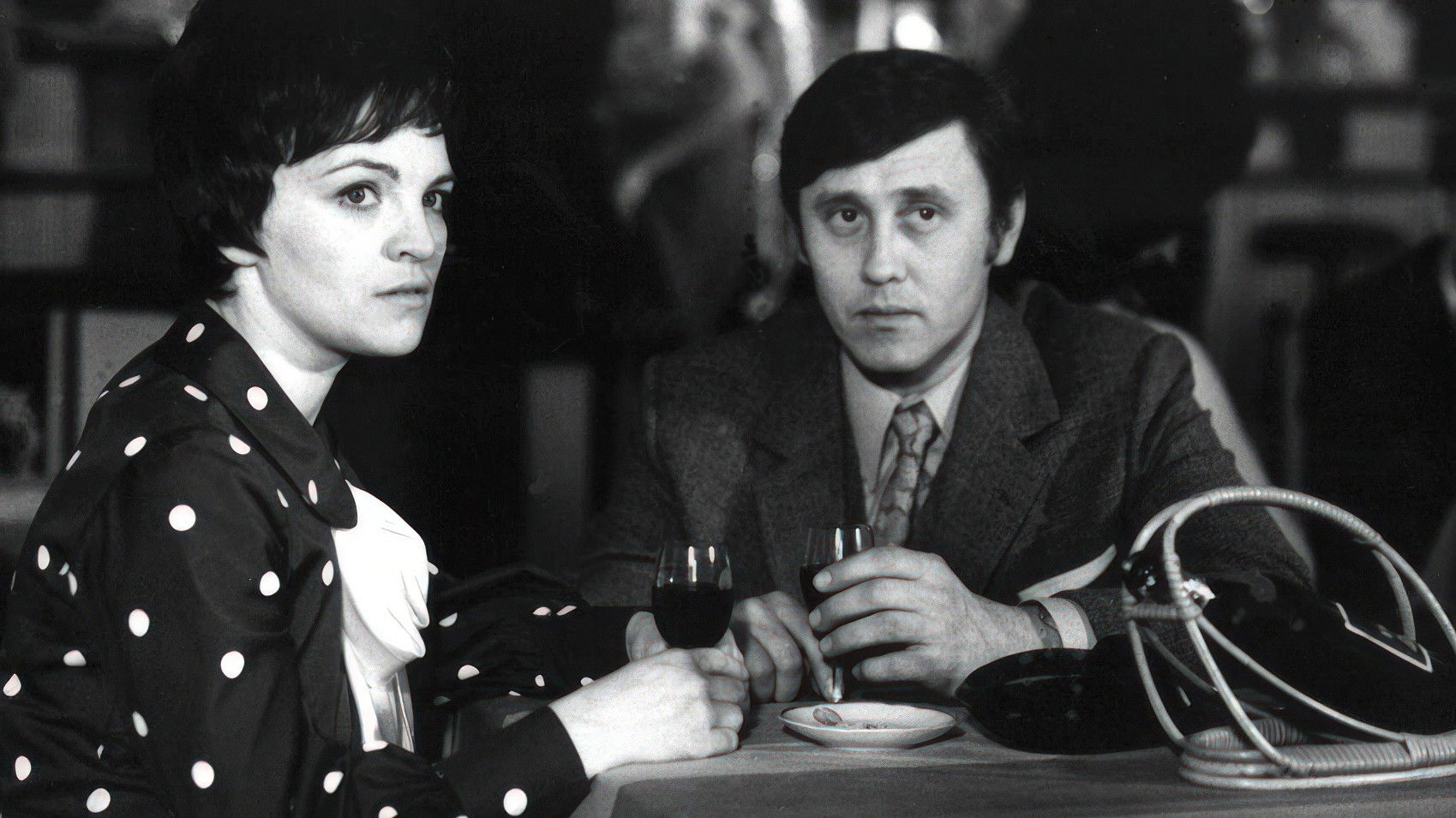 Backdrop for V každém pokoji žena