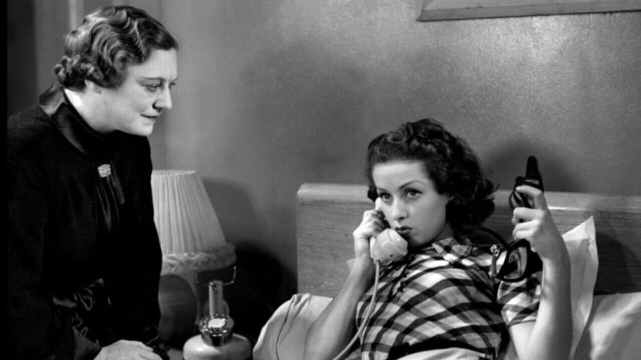 Backdrop for Club de femmes