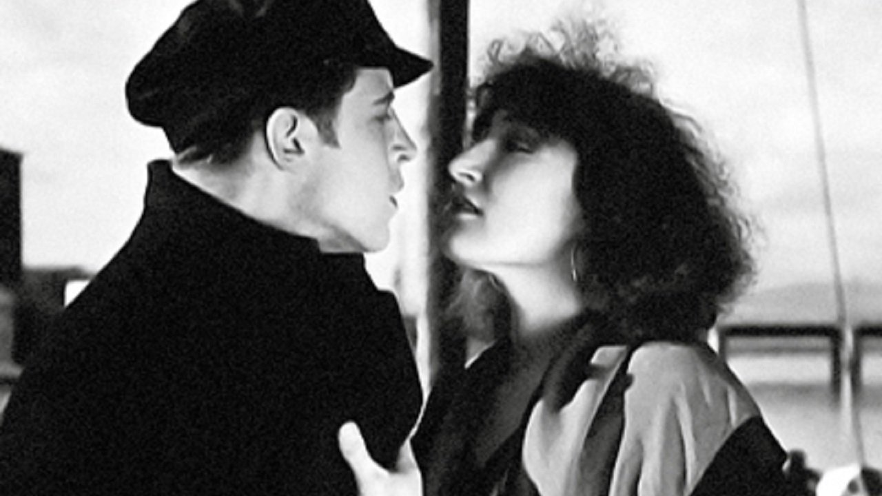 Backdrop for Une Femme a Passé