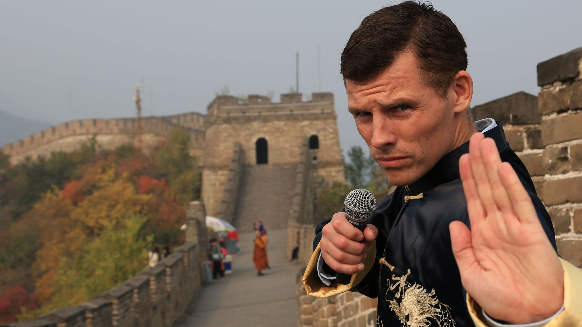 Backdrop for Des Bishop: Breaking China