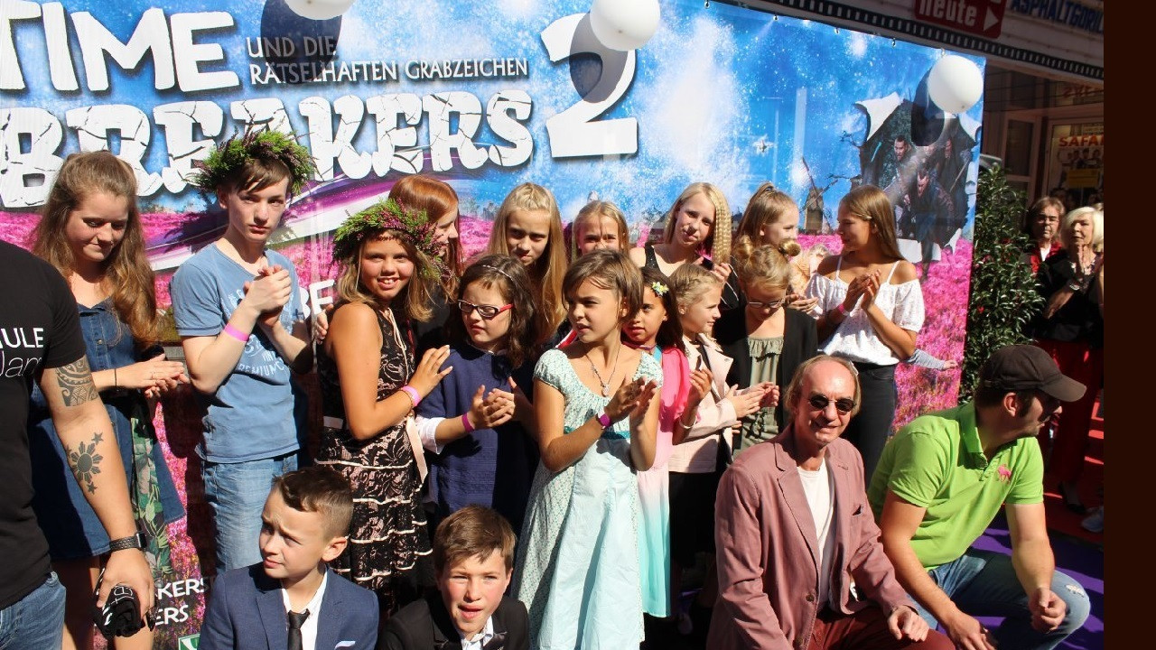 Backdrop for Timebreakers und die rätselhaften Grabzeichen