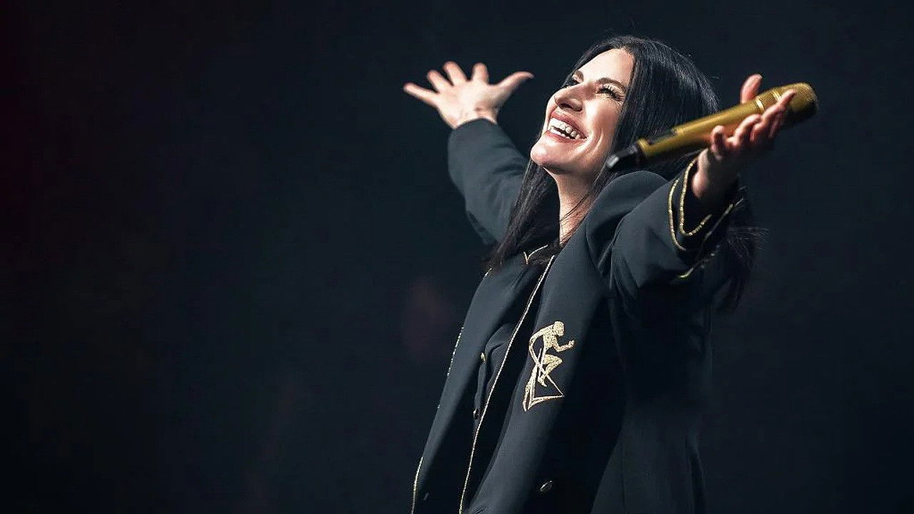 Backdrop for Laura Pausini - Laura 30