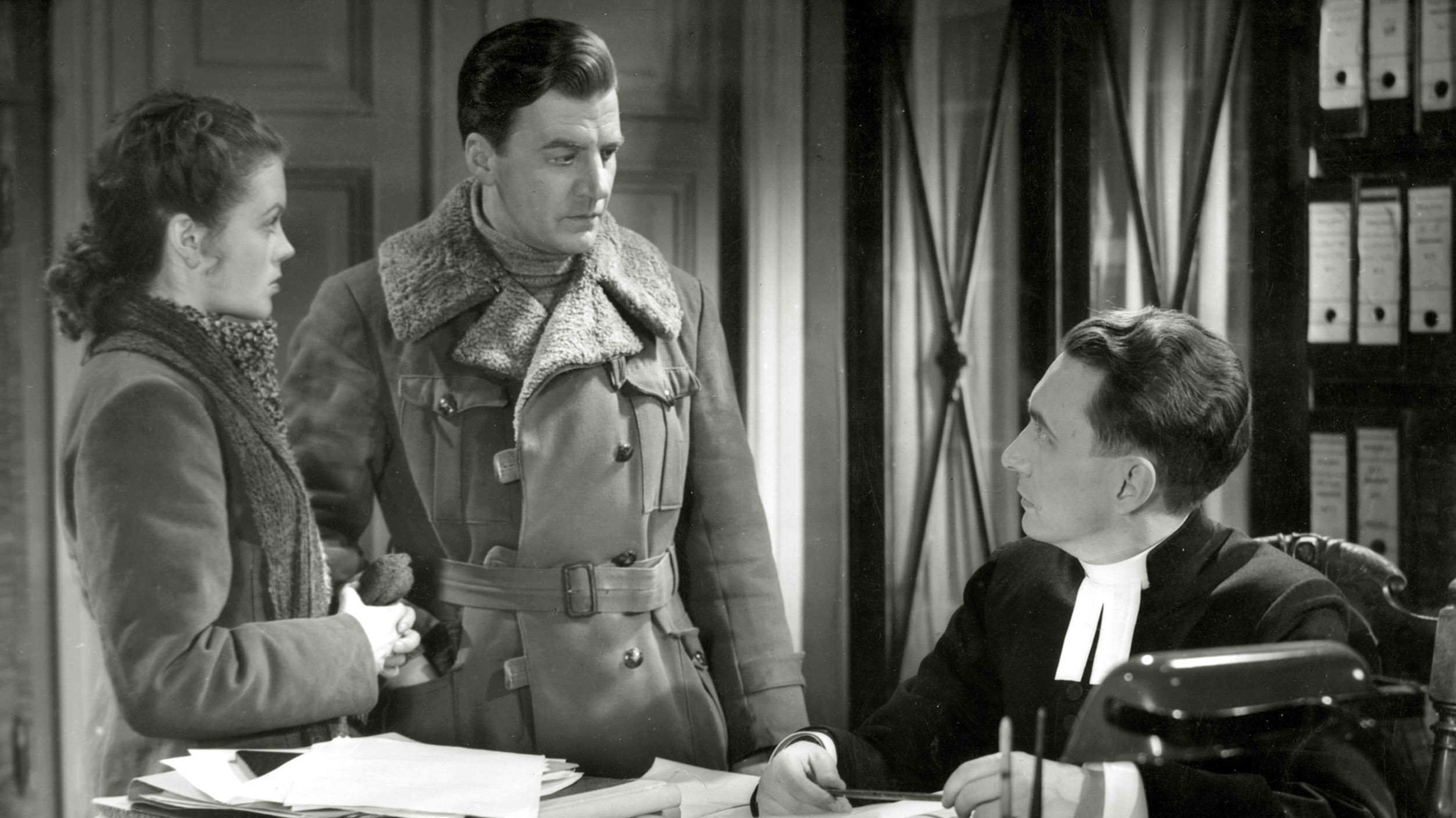 Backdrop for Yli rajan