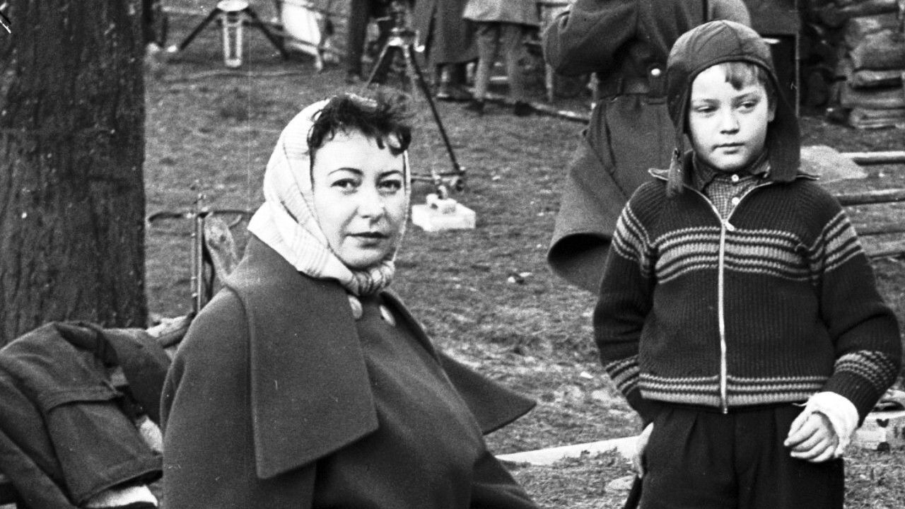 Backdrop for Silent Traces