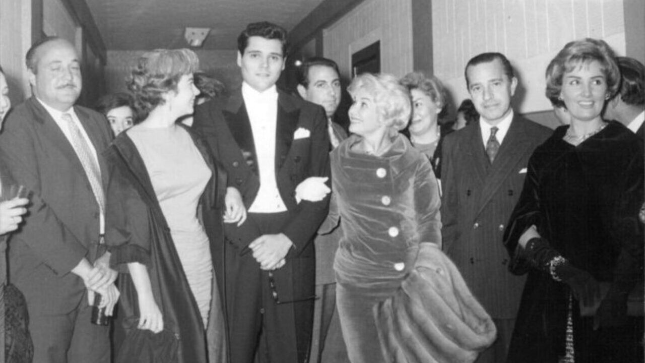 Backdrop for La orquesta y el silencio