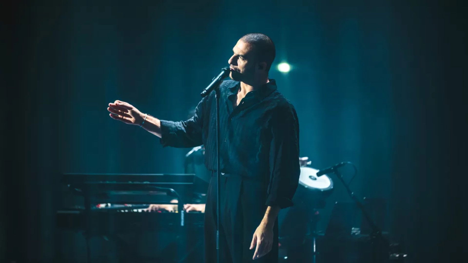 Backdrop for Amir - Basique, le concert