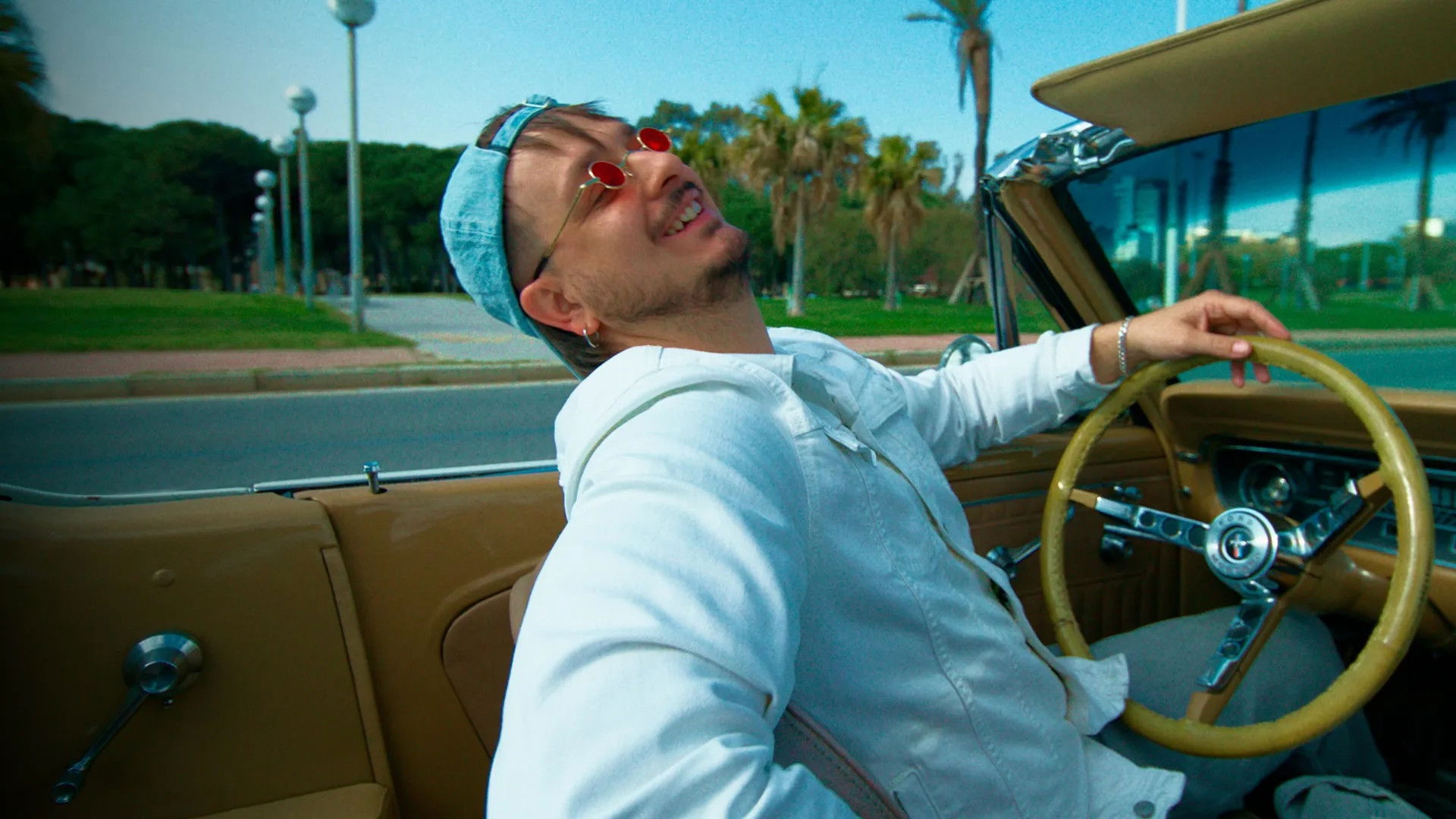 Backdrop for El creador d'influencers