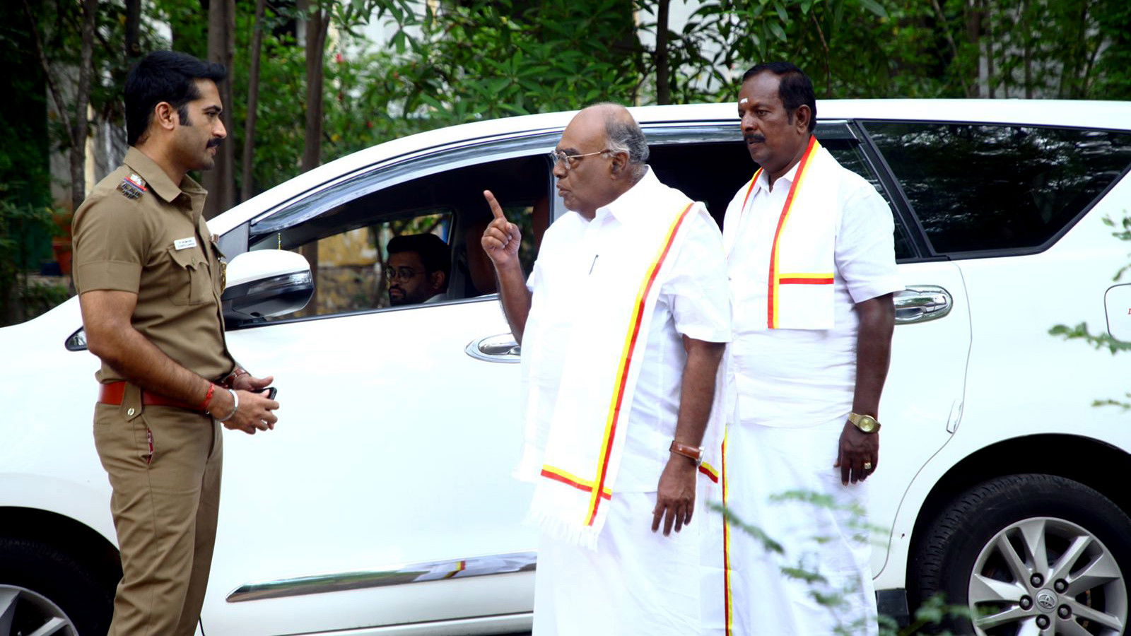 Backdrop for Oru Nodi