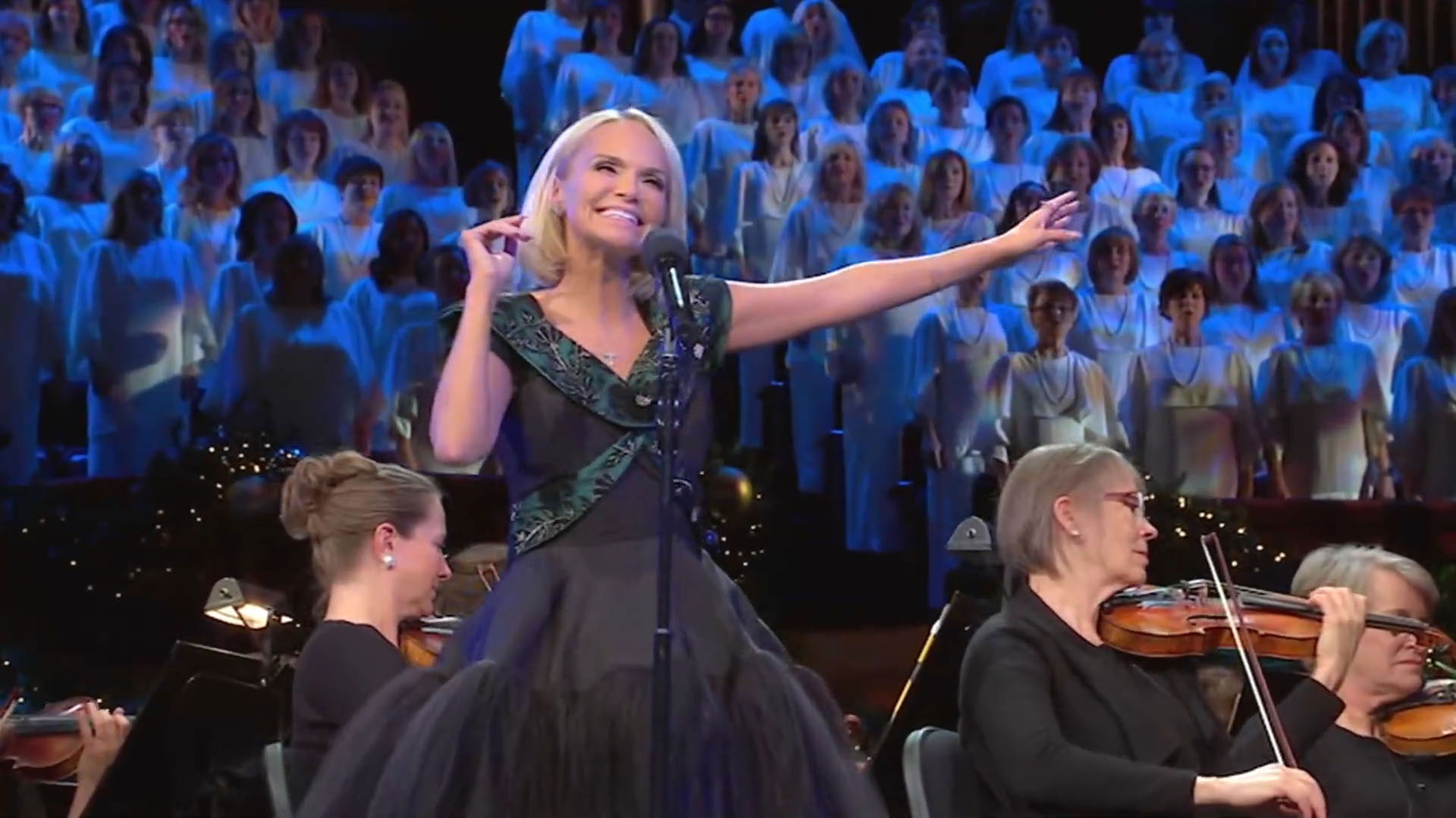 Backdrop for Angels Among Us: The Tabernacle Choir at Temple Square featuring Kristin Chenoweth