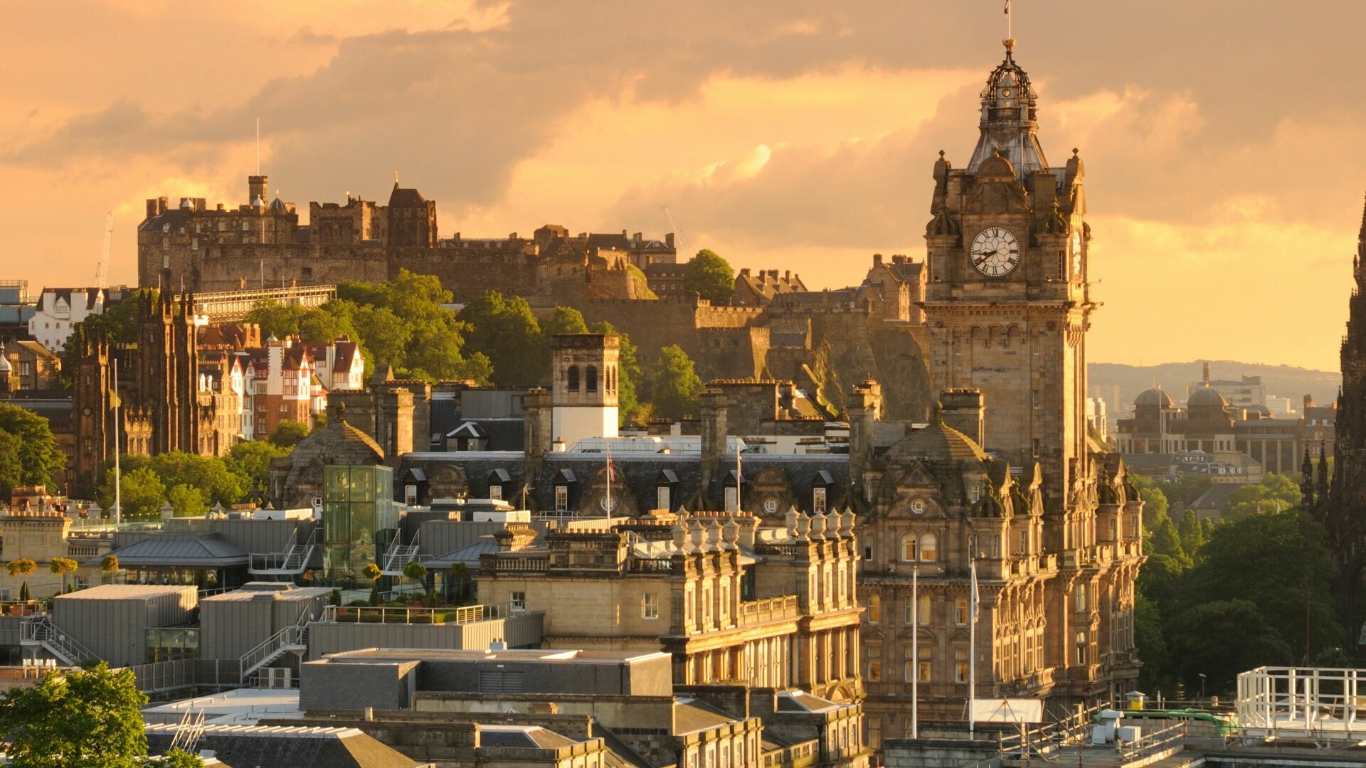 Backdrop for Inside The World's Greatest Hotels