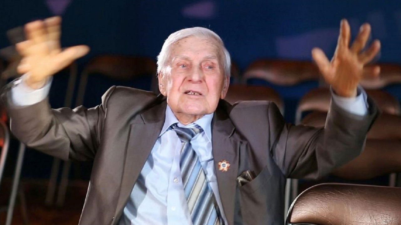 Backdrop for Nikolay Dupak. About Vysotsky, Taganka and himself