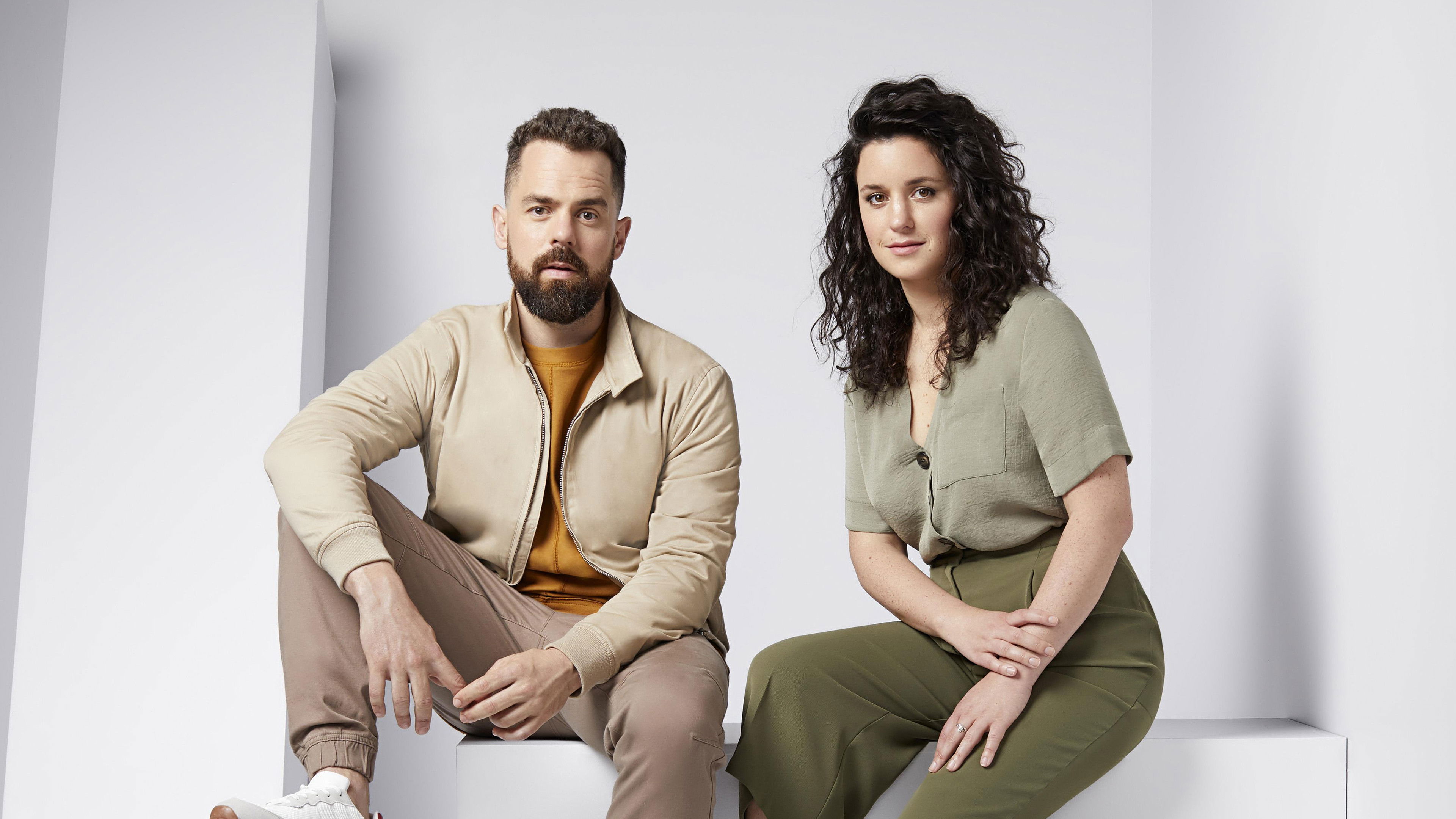 Backdrop for L'heure est grave