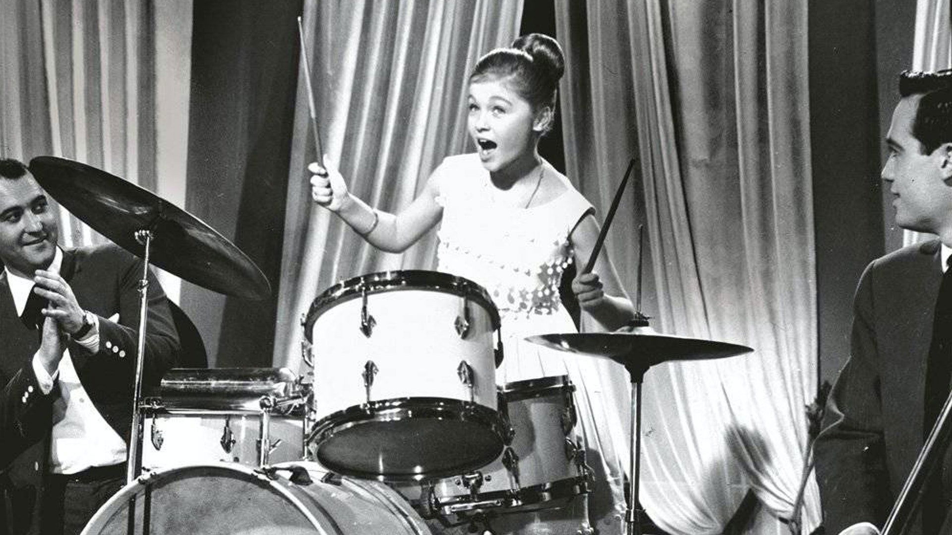 Backdrop for Tómbola