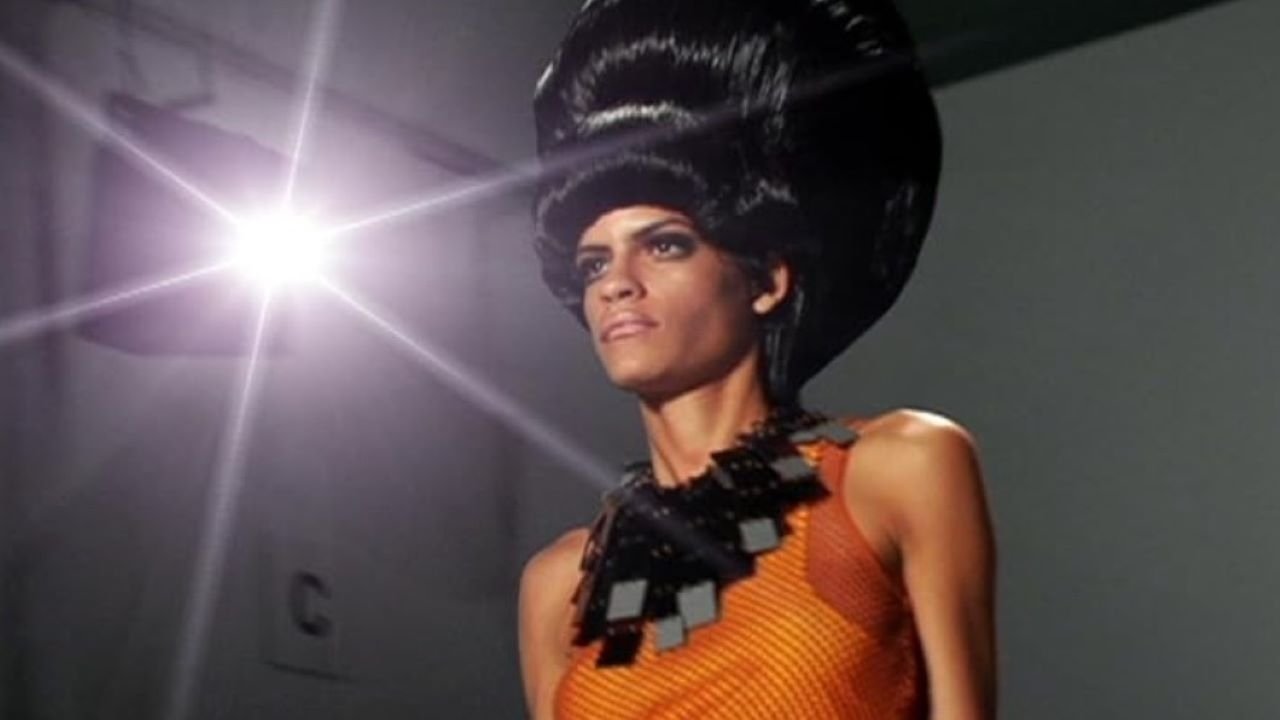 Backdrop for Eleven Minutes