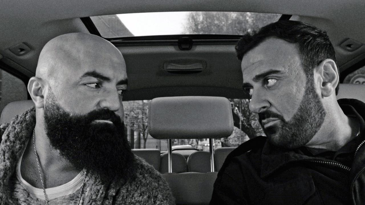 Backdrop for Familiye