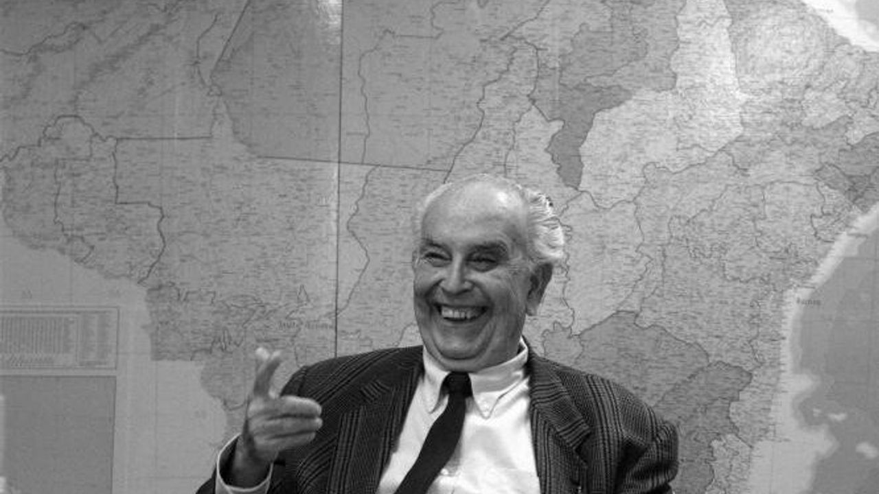 Backdrop for Eliezer Batista - O Engenheiro do Brasil