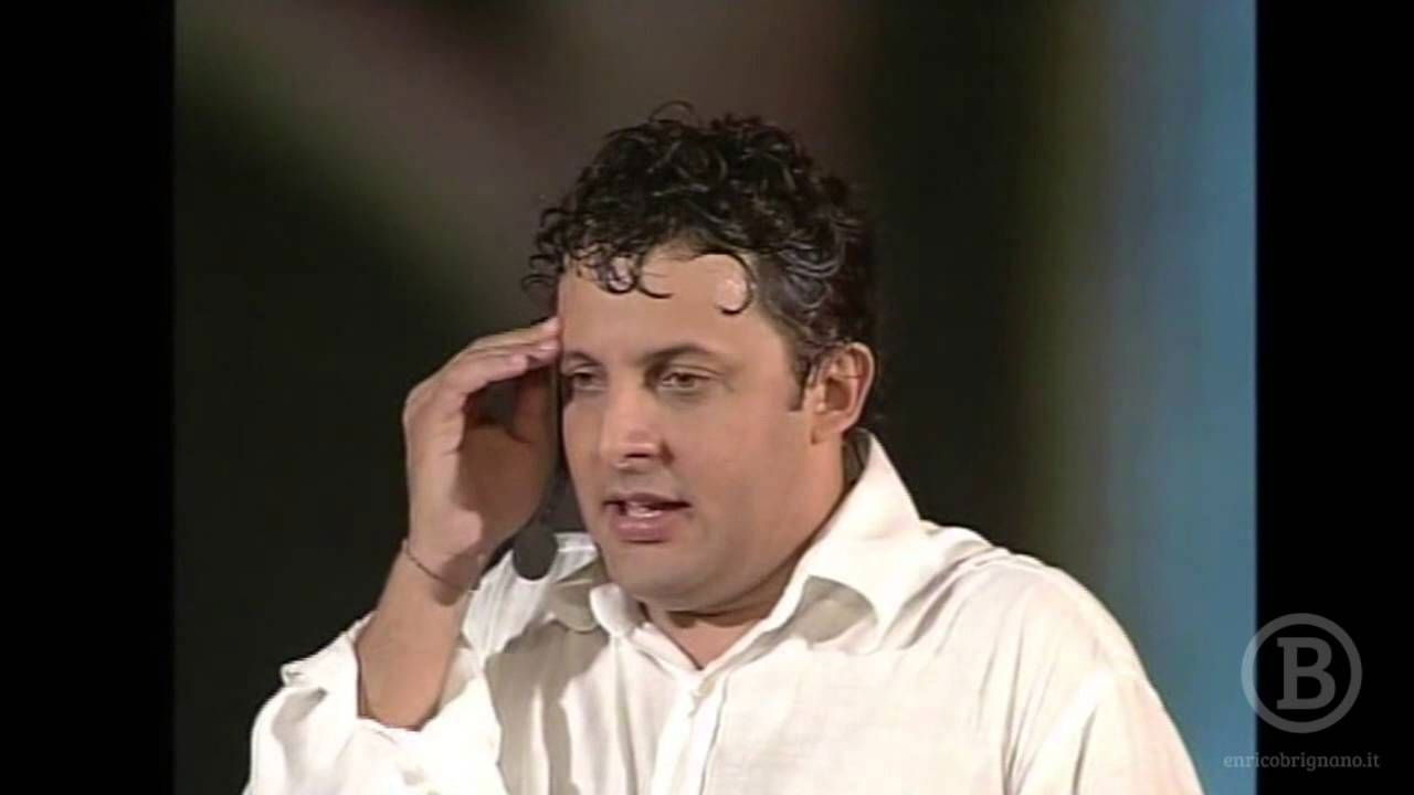 Backdrop for Enrico Brignano: Io per voi un libro aperto