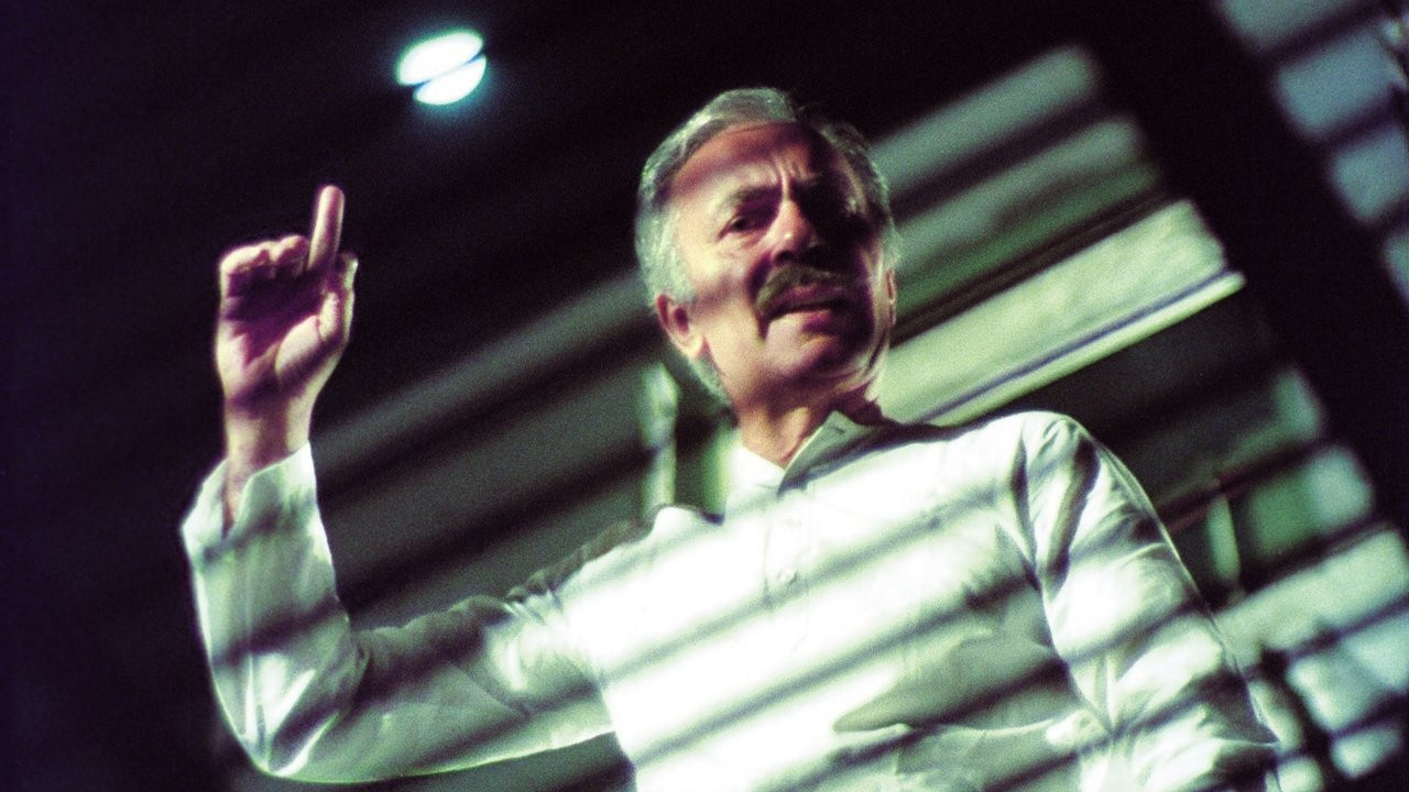 Backdrop for Garm Hava